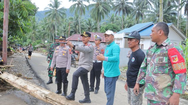 Kapolres Kotamobagu Tinjau Banjir Muntoi, 34 Rumah Terdampak, Warga Diimbau Waspada