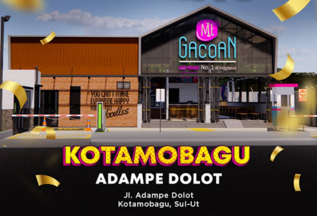 Tampak depan restoran Mie Gacoan Kotamobagu di Jalan Adampe Dolot, Sulawesi Utara, dengan desain modern dan slogan “Mie Pedas No. 1 di Indonesia.” Foto diambil saat momen pembukaan, ditandai dengan dekorasi konfeti emas dan kutipan unik di dinding: “You can't make everyone happy. You're not noodles.”