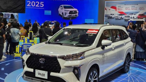 Toyota Veloz Hybrid EV Diluncurkan di GJAW 2025, Harga Mulai Rp299 Juta
