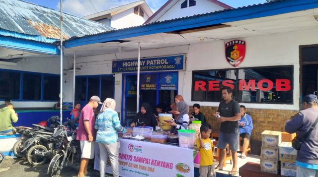 Resmob Polres Kotamobagu Gelar Aksi “Makan Gratis Sampai Kenyang”