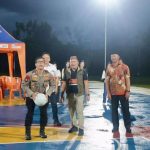 Kapolres Boltim AKBP Golfried Hasiholan Pakpahan bersama jajaran pemerintah daerah membuka Open Turnamen Basket Ball perdana di Lapangan Basket Tutuyan, Sabtu (7/2/2026).