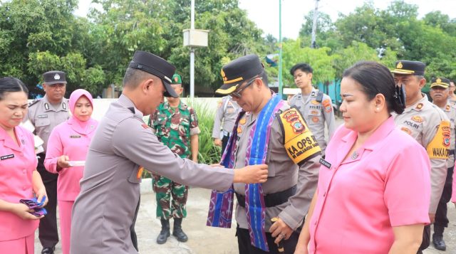 Kunker ke Mapolsek Tutuyan, Kapolres Boltim Tekankan Disiplin dan Penertiban Miras  