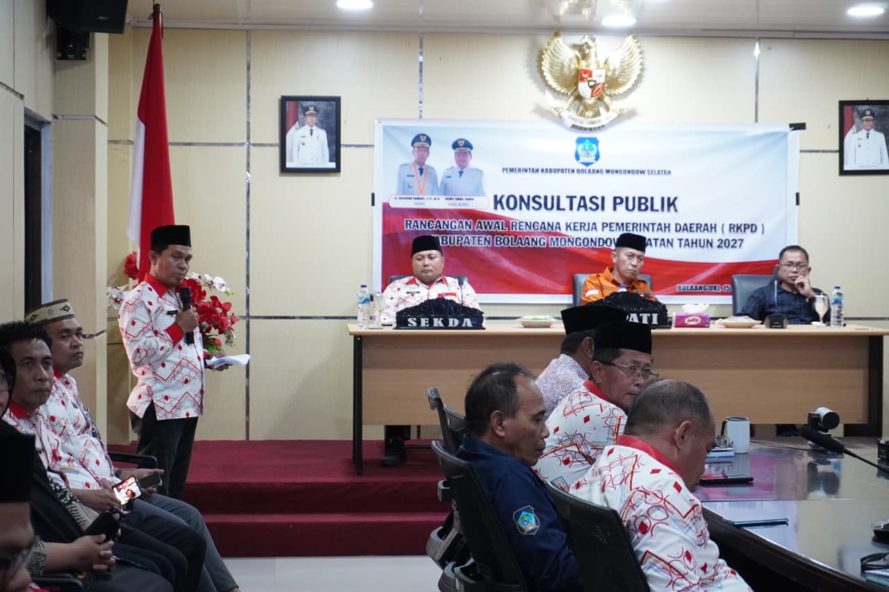 Bupati Bolsel Iskandar Kamaru bersama jajaran membuka Konsultasi Publik Ranwal RKPD 2027 di ruang rapat Berkah, Panango, Kamis (15/1/2026).