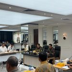 Rapat koordinasi Polri bersama Kementan, Bulog, BPK, Himbara, dan asosiasi pabrik pakan ternak di Mabes Polri, membahas strategi penguatan ekosistem jagung pakan ternak untuk ketahanan pangan nasional 2026.