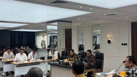 Rapat koordinasi Polri bersama Kementan, Bulog, BPK, Himbara, dan asosiasi pabrik pakan ternak di Mabes Polri, membahas strategi penguatan ekosistem jagung pakan ternak untuk ketahanan pangan nasional 2026.