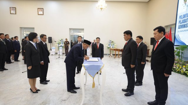 Gubernur Yulius Lantik 62 Pejabat, Tegaskan Profesionalisme  