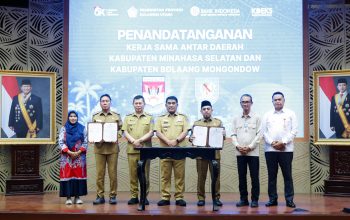 Gubernur Sulawesi Utara Mayjen TNI (Purn) Yulius Selvanus, SE, menyaksikan penandatanganan kerja sama antar daerah antara Kabupaten Minahasa Selatan dan Kabupaten Bolaang Mongondow, didukung OJK, Bank Indonesia, dan KDEKS, sebagai bagian dari strategi pengendalian inflasi dan penguatan ekonomi Sulut tahun 2026. Foto: Diskominfo Pemprov Sulut.