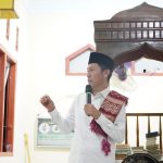 Bupati Bolaang Mongondow Selatan Iskandar Kamaru menyampaikan tausiyah dalam Safari Ramadan 1447 H di Masjid Al-Amanah Desa Sakti, Kecamatan Posigadan, Selasa (24/2/2026).
