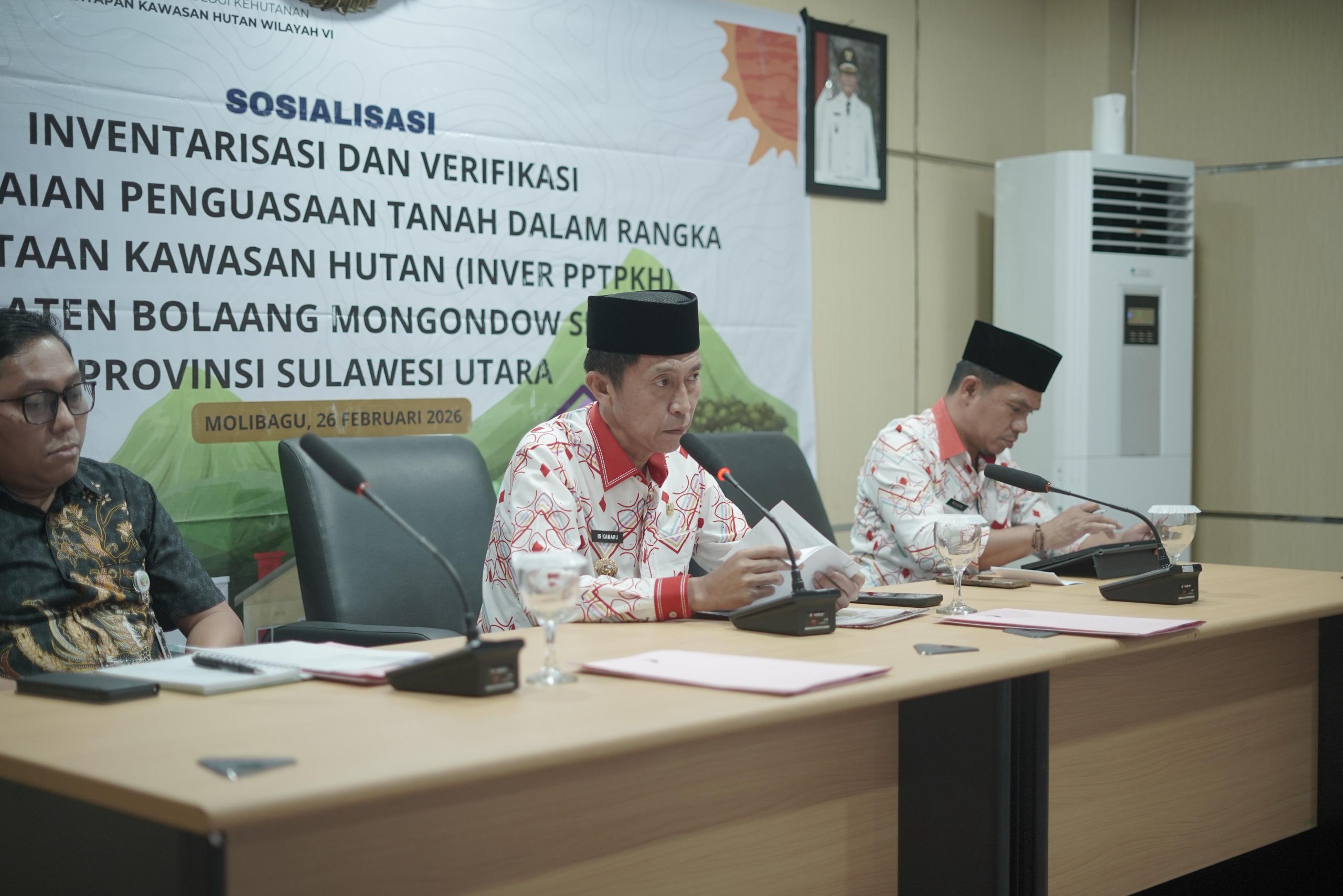 Bupati Bolaang Mongondow Selatan H. Iskandar Kamaru SPt, MSi membuka kegiatan Sosialisasi InVer PPTPKH di Ruang Berkah Kantor Bupati, Panango, Kamis (26/2/2026).