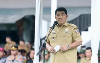 Gubernur Sulawesi Utara, Yulius Selvanus Komaling, menyampaikan arahan terkait penerapan sistem kerja Work From Home (WFH) bagi ASN. Ia menegaskan pelayanan publik harus tetap berjalan optimal meski pola kerja berubah.