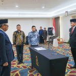 Suasana pelantikan di Hotel Sutan Raja Kotamobagu, Gubernur Yulius mengingatkan pejabat baru untuk bekerja dengan integritas dan spiritualitas.