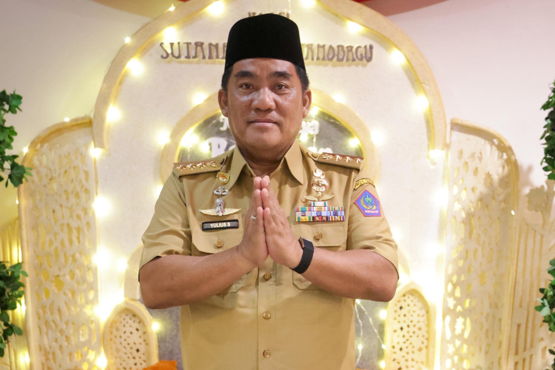 Gubernur Sulawesi Utara, Mayjen TNI (Purn)) Yulius Selvanus Komaling, SE.