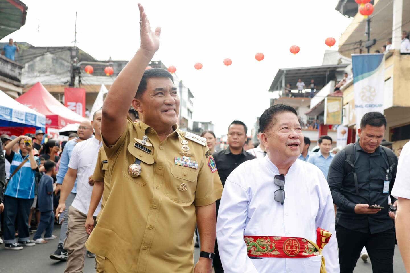 Gubernur Sulawesi Utara, Yulius Selvanus, hadir dalam perayaan Cap Go Meh 2577 Kongzili di Manado, Selasa (3/3/2026). Kehadirannya di tengah ribuan warga menegaskan komitmen menjaga toleransi, persatuan, dan semangat Torang Samua Basudara sebagai fondasi pembangunan daerah.