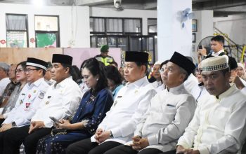 Gubernur Sulawesi Utara Yulius Selvanus Komaling bersama jajaran pemerintah daerah menghadiri Safari Ramadhan di Masjid Agung Awwal Fathul Mubien, Tuminting, Manado, Rabu (4/3/2026). Acara ini dirangkaikan dengan buka puasa bersama dan penyerahan bantuan kepada masyarakat.