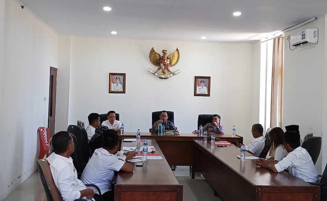 Suasana Rapat Dengar Pendapat (RDP) DPRD Bolsel bersama Disperindag, PTSP, Bagian Ekonomi, dan PT Emviro Indogas di Ruang Banmus DPRD Bolsel, membahas kelangkaan LPG 3 kilogram serta perizinan pangkalan.