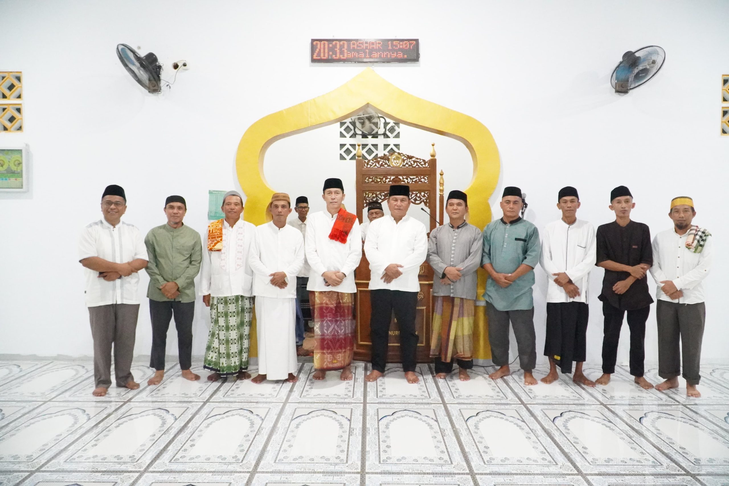 Bupati Iskandar Kamaru dan Wabup Deddy Abdul Hamid bersama jajaran Pemkab Bolsel melaksanakan Safari Ramadan ke-5 di Desa Salongo, Kecamatan Bolaang Uki, Minggu (8/3/2026).