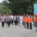 Kapolres Bolsel AKBP Kuntadi Budi Pranoto, S.I.K memimpin Apel Gelar Pasukan Operasi Ketupat Samrat 2026 di halaman Mapolres Bolsel, diikuti personel gabungan Polri, TNI, Satpol PP, Dinas Perhubungan, BPBD, PLN, tenaga kesehatan, dan instansi terkait. Foto: Humas Polres Bolsel.