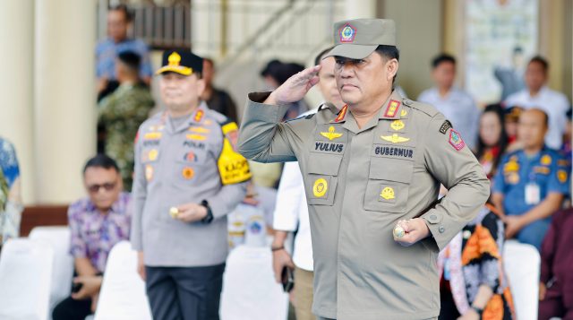 Gubernur Yulius Pimpin Apel Operasi Ketupat 2026 di Mapolda Sulut