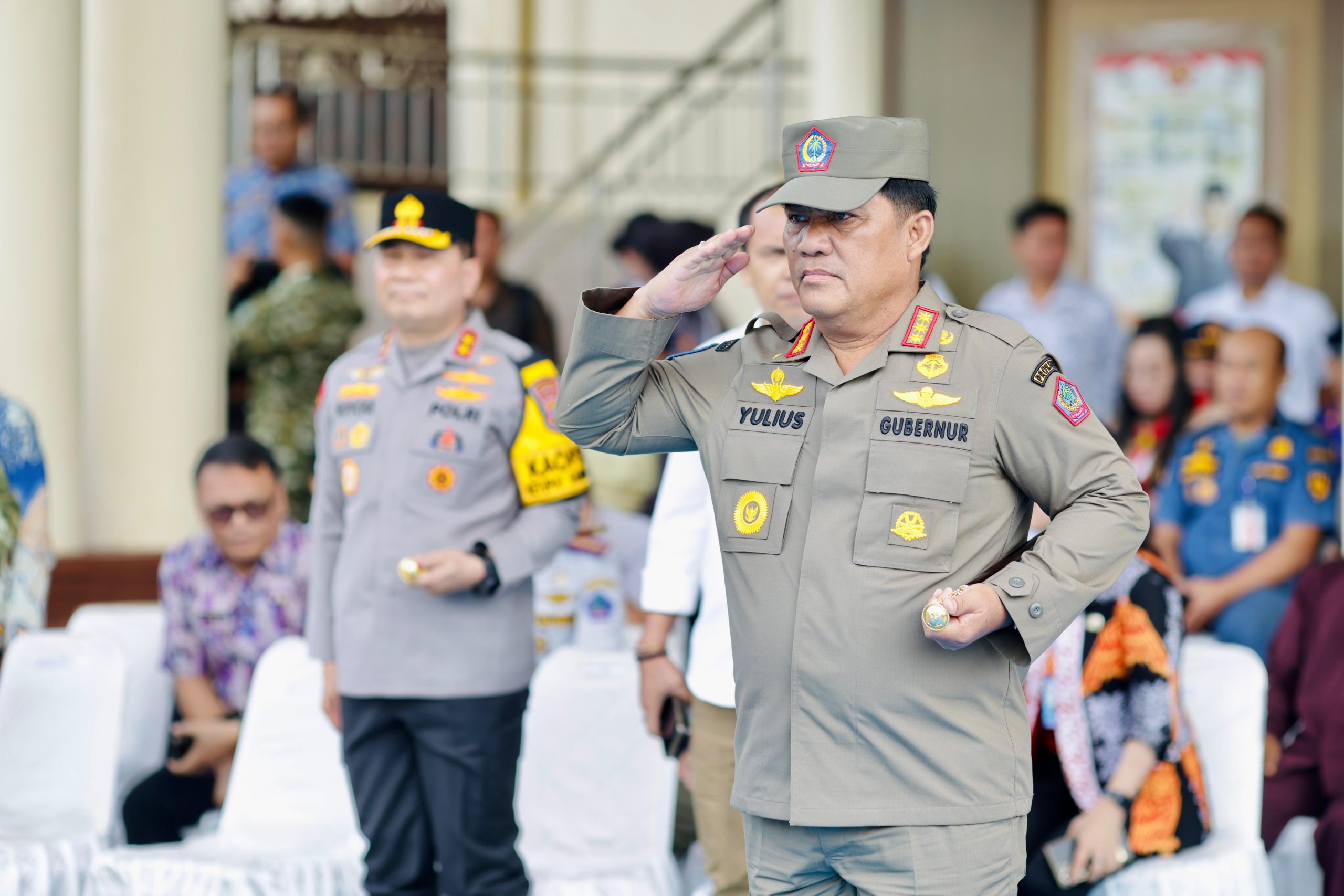 Gubernur Sulawesi Utara Mayjen TNI (Purn) Yulius Selvanus, SE memimpin Apel Gelar Pasukan Operasi Ketupat 2026 di Mapolda Sulut, Kamis (12/3/2026).