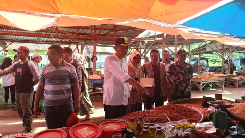 Bupati Iskandar Pantau Stabilitas Harga dan Stok Bahan Pokok Jelang Idul Fitri