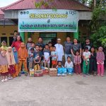 Kasat Reskrim Polres Kotamobagu, IPTU Ahmad Waafi, S.Tr.K., M.H., bersama Tim Resmob menyerahkan bantuan sembako kepada Panti Asuhan Ar-Rahman di Kelurahan Mongkonai Barat, Senin (16/3/2026). Aksi sosial ini menjadi wujud kepedulian Polri terhadap anak-anak yatim piatu di bulan Ramadhan 1447 Hijriah.