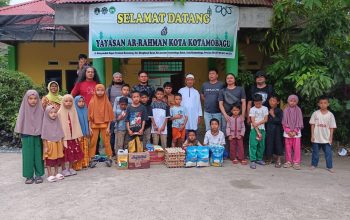Kasat Reskrim Polres Kotamobagu, IPTU Ahmad Waafi, S.Tr.K., M.H., bersama Tim Resmob menyerahkan bantuan sembako kepada Panti Asuhan Ar-Rahman di Kelurahan Mongkonai Barat, Senin (16/3/2026). Aksi sosial ini menjadi wujud kepedulian Polri terhadap anak-anak yatim piatu di bulan Ramadhan 1447 Hijriah.