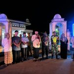 Bupati H. Iskandar Kamaru SPt, MSi didampingi jajaran Forkopimda secara resmi melepas peserta pawai takbir keliling Idul Fitri 1447 H di halaman Masjid Agung An Nur Molibagu, Jumat (20/3/2026) malam.