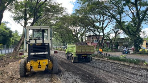 Respon Cepat Gubernur Yulius Selvanus: Jalan Ir Soekarno Diperbaiki 