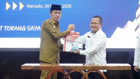 Bupati Bolaang Mongondow Selatan Iskandar Kamaru menyerahkan Laporan Keuangan Pemerintah Daerah (LKPD) Unaudited Tahun Anggaran 2025 kepada BPK Perwakilan Sulawesi Utara di Manado, Senin (30/3/2026).