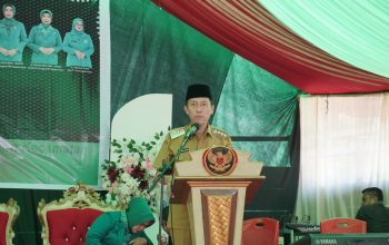 Bupati Bolaang Mongondow Selatan Iskandar Kamaru menyampaikan sambutan pada prosesi adat Moloopu Camat Helumo Eus Daud yang dirangkaikan dengan pelantikan Ketua TP-PKK Kecamatan Helumo, Selasa (31/3/2026).