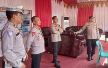 Kapolres Kotamobagu AKBP Irwanto, SIK, MH bersama jajaran pejabat operasi mendampingi Tim Wasops Itwasda Polda Sulut saat melakukan evaluasi dan pengecekan kesiapan Pos Operasi Ketupat Samrat 2026 di Mapolres Kotamobagu, Selasa (17/3/2026).