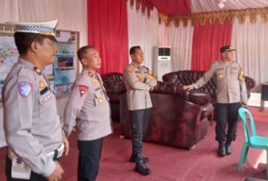 Kapolres Kotamobagu AKBP Irwanto, SIK, MH bersama jajaran pejabat operasi mendampingi Tim Wasops Itwasda Polda Sulut saat melakukan evaluasi dan pengecekan kesiapan Pos Operasi Ketupat Samrat 2026 di Mapolres Kotamobagu, Selasa (17/3/2026).