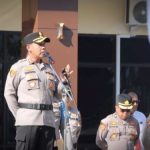 Kapolres Kotamobagu AKBP Irwanto SIK MH menyampaikan Commander Wish di hadapan jajaran perwira dan bintara, menekankan kepatuhan, kepedulian, serta tanggung jawab sebagai fondasi utama tugas kepolisian.
