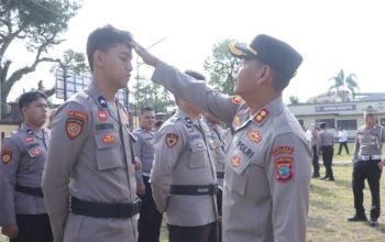 Kapolres Kotamobagu AKBP Irwanto SIK mendampingi Propam Polda Sulut saat pelaksanaan Gaktibplin di Polres Kotamobagu, sebagai wujud penegakan disiplin dan profesionalisme personel. Foto: Humas Polres Kotamobagu