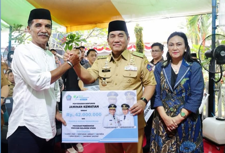 Gubernur Sulut Yulius Selvanus Komaling menyerahkan bantuan secara simbolis kepada masyarakat Bolsel dalam rangka Safari Ramadhan, Senin (9/3/2026). Kegiatan ini menjadi wujud kepedulian pemerintah sekaligus mempererat silaturahmi di bulan suci.