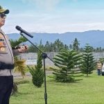 Kapolres Boltim, AKBP Golfried Hasiholan, SH, MSi, memimpin Apel Gelar Pasukan Operasi Ketupat Samrat 2026 di Lapangan Apel Polres Boltim, Kamis (12/3/2026). Apel ini menjadi pengecekan akhir kesiapan personel dan sarana pengamanan mudik Lebaran Idul Fitri 1447 H.