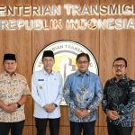 Ketua DPRD Bolsel Ariffin Olii bersama Bupati Iskandar Kamaru dan Wabup Deddy Abdul Hamid saat audiensi dengan Wakil Menteri Transmigrasi RI Viva Yoga Mauladi di Jakarta, membahas rencana penetapan Kawasan Transmigrasi Timur Tengah Ideal.