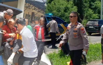 Kapolres Boltim AKBP Golfried Hasiholan Pakpahan bersama personel sigap mengevakuasi korban kecelakaan di Desa Tutuyan II, Senin (6/4/2026). Aksi kemanusiaan ini mendapat apresiasi warga yang menyaksikan langsung di lokasi.