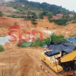Satu unit ekskavator diduga milik FL yang disita Polres Boltim di lokasi tambang ilegal Desa Lanut, Kecamatan Modayag.