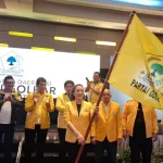 Michaela Elsiana Paruntu (MEP) menerima mandat sebagai Ketua DPD Partai Golkar Sulut periode 2025–2030 dalam Musda XI, Sabtu (11/04/2026). Sebelumnya, kakaknya Christiany Eugenia Paruntu (CEP) memimpin Golkar Sulut selama dua periode. Foto: Mudatsir/JournalTelegraf