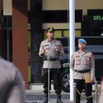 Kapolres Kotamobagu AKBP Irwanto SIK, MH memimpin apel khidmat, menekankan pentingnya mentalitas kuat personel sebagai fondasi pelayanan publik.