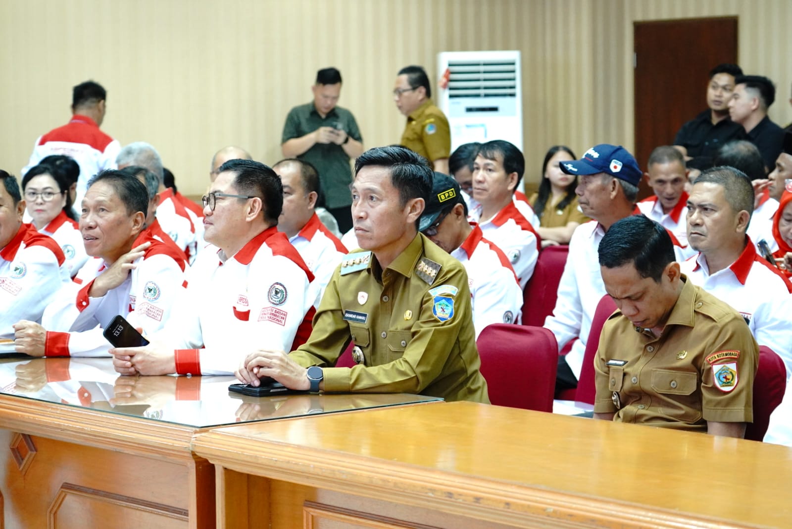 Bupati Bolsel Iskandar Kamaru bersama jajaran ABPEDNAS Sulut dan Kepala Kejati Sulut Jacob Hendrik Pattipeilohy saat Pleno Perdana ABPEDNAS Sulut di Manado, Senin (20/4/2026).