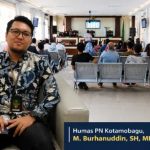 Humas PN Kotamobagu, M. Burhanuddin, SH., MH., memberikan penjelasan terkait putusan vonis empat bulan penjara terhadap terdakwa kasus penganiayaan Gusri Lewan.