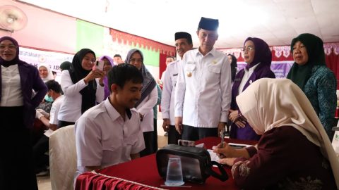 Bupati Bolsel Tinjau Posyandu 6 SPM di Desa Toluaya