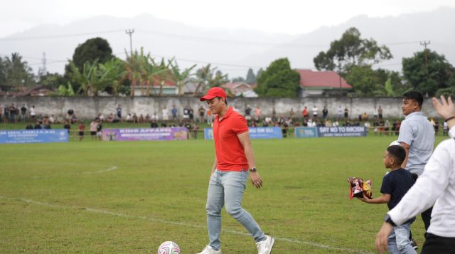 Matali Cup V Resmi Dibuka, Michael Bibisa Bagi Bola Gratis 