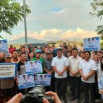 Gubernur Yulius Selvanus didampingi Bupati Bolaang Mongondow dan Wakil Bupati menyerahkan bantuan kursi roda bagi lansia, sebagai wujud nyata pemerataan layanan kesehatan hingga pelosok daerah.