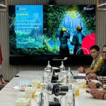 Gubernur Sulut Yulius Selvanus bersama jajaran PT Antam membahas kerja sama strategis demi harga layak dan kesejahteraan penambang rakyat Sulut. Foto: Diskominfo Sulut.