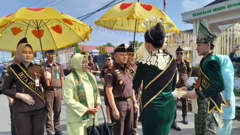 Tasjrifin Muljana Resmi Pimpin Kejari Kotamobagu, Disambut Prosesi Adat