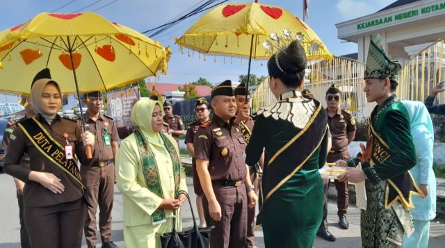Tasjrifin Muljana Resmi Pimpin Kejari Kotamobagu, Disambut Prosesi Adat
