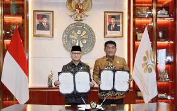 Gubernur Yulius Selvanus bersama Menteri BP2MI Muktharudin menandatangani Nota Kesepahaman perlindungan pekerja migran di Manado, Jumat (24/04/2026). Penandatanganan ini menegaskan komitmen pemerintah daerah dalam memastikan tenaga kerja asal Sulut berangkat secara legal, berkompetensi, dan terlindungi.